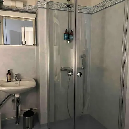 Appartement Spacious For 5 Next To The Train Station