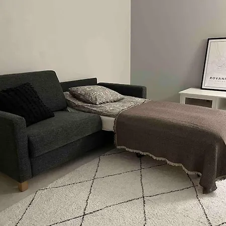 Spacious For 5 Next To The Train Station Apartment *