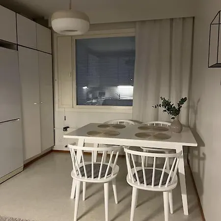 Apartment Spacious For 5 Next To The Train Station *