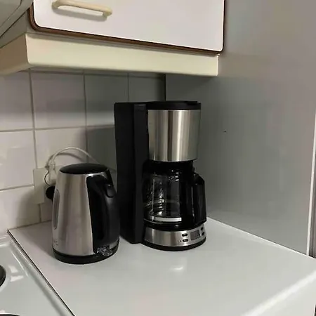 Spacious For 5 Next To The Train Station *