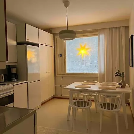 Spacious For 5 Next To The Train Station דירה *