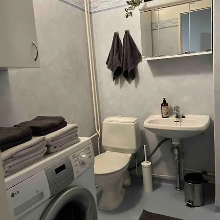 דירה Spacious For 5 Next To The Train Station רובניימי