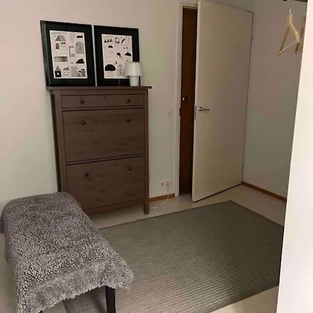 Spacious For 5 Next To The Train Station Apartment *